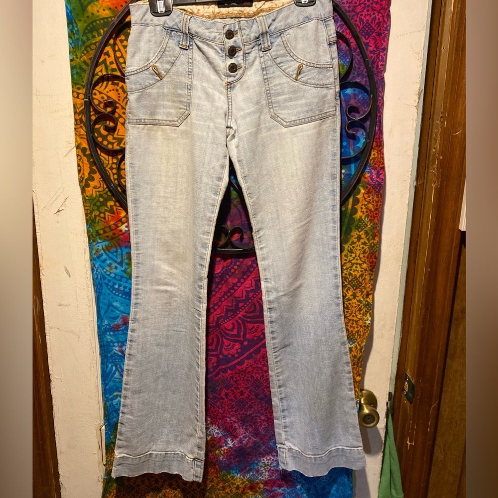 Womens size 2 American Eagle Outfitters light wash jeans